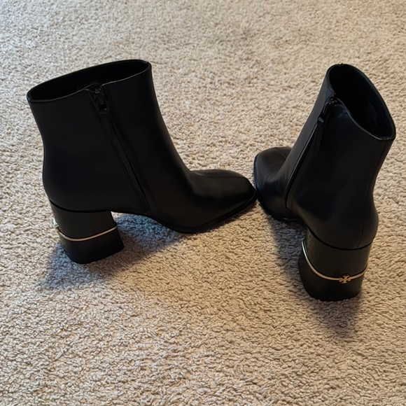 Brand New/Never Worn Tory Burch size 8 Black Ankle Boots with Gold Accent. - Picture 7 of 9